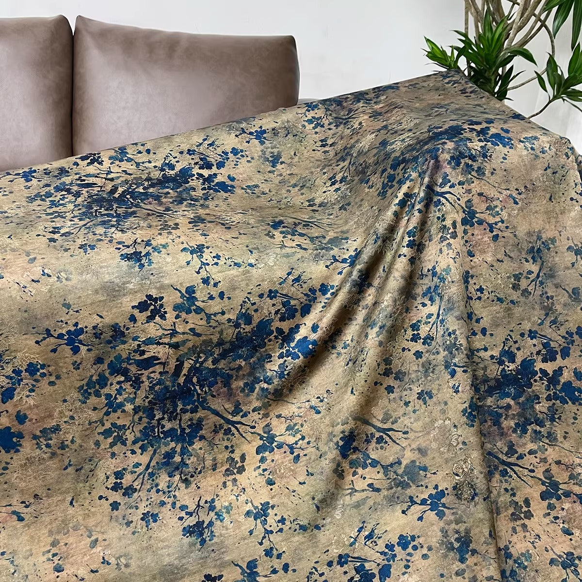 XYHYS 水墨梅花- Jacquard HUALUO Hongyunsha silk fabric, 26 momme openwork texture, 110cm by the Yard