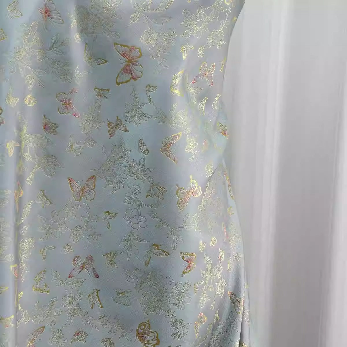 XYLDXSJ 花蝶绮梦蓝粉 - Gilt-Thread Song Brocade 织金宋锦, 38 momme 140cm wide by the yard