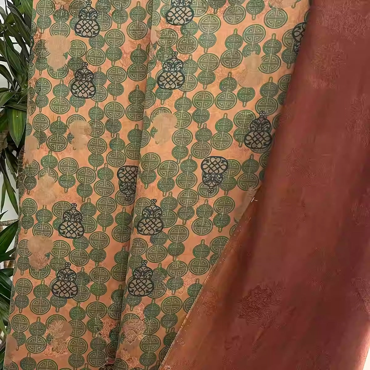 XYHYS 葫芦- Jacquard HUALUO Hongyunsha silk fabric, 25 momme openwork texture, 110cm by the Yard
