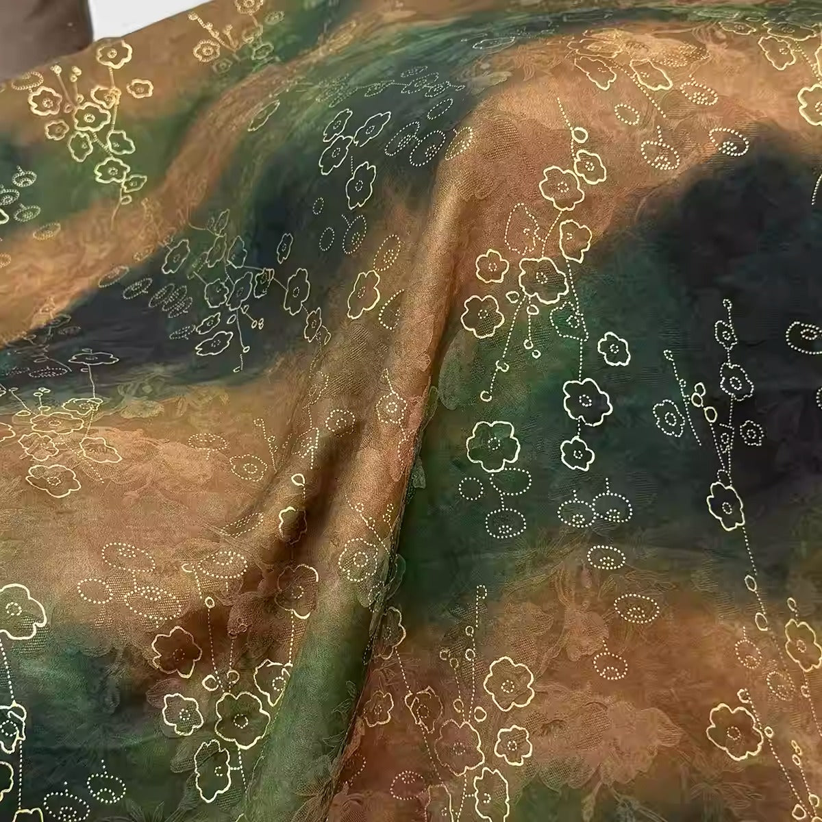 XYHYS数码烫金- Jacquard HUALUO Hongyunsha silk fabric, 25 momme openwork texture, 110cm by the Yard