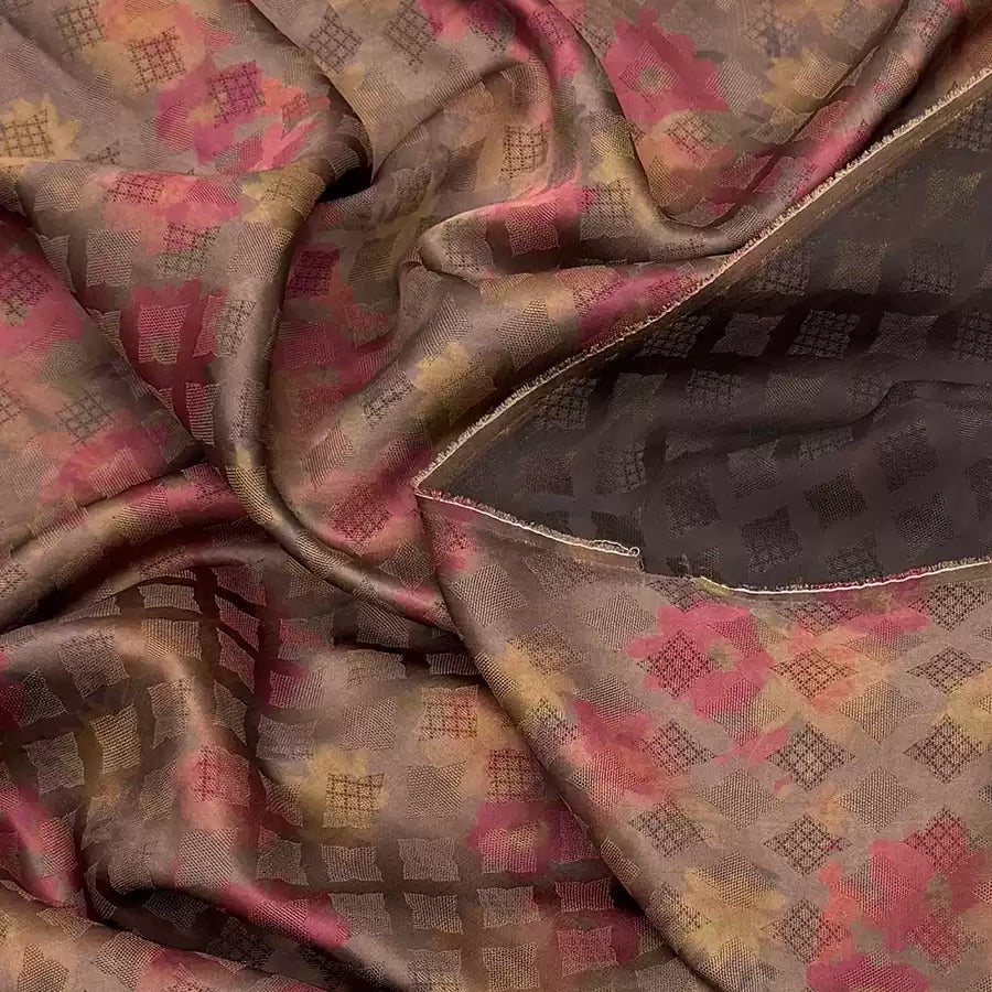 花弄影  Mud Silk fabric, Jacquard HUALUO, 25 momme 110cm wide by the Yard