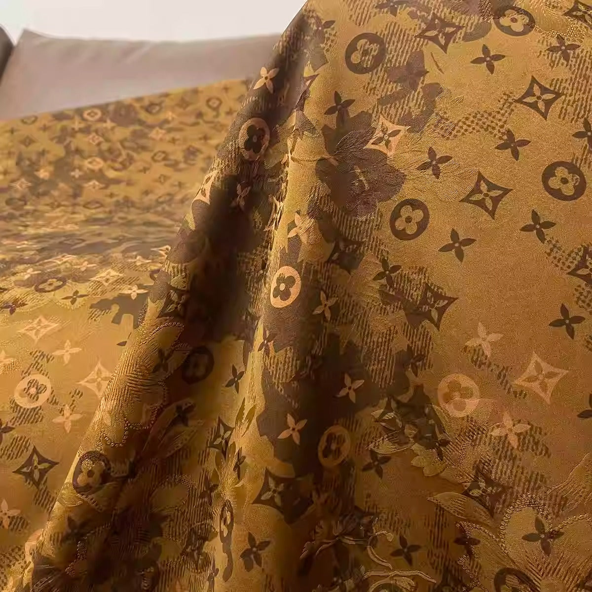 XYHYS 老花- Jacquard HUALUO Hongyunsha silk fabric, 26 momme openwork texture, 110cm by the Yard