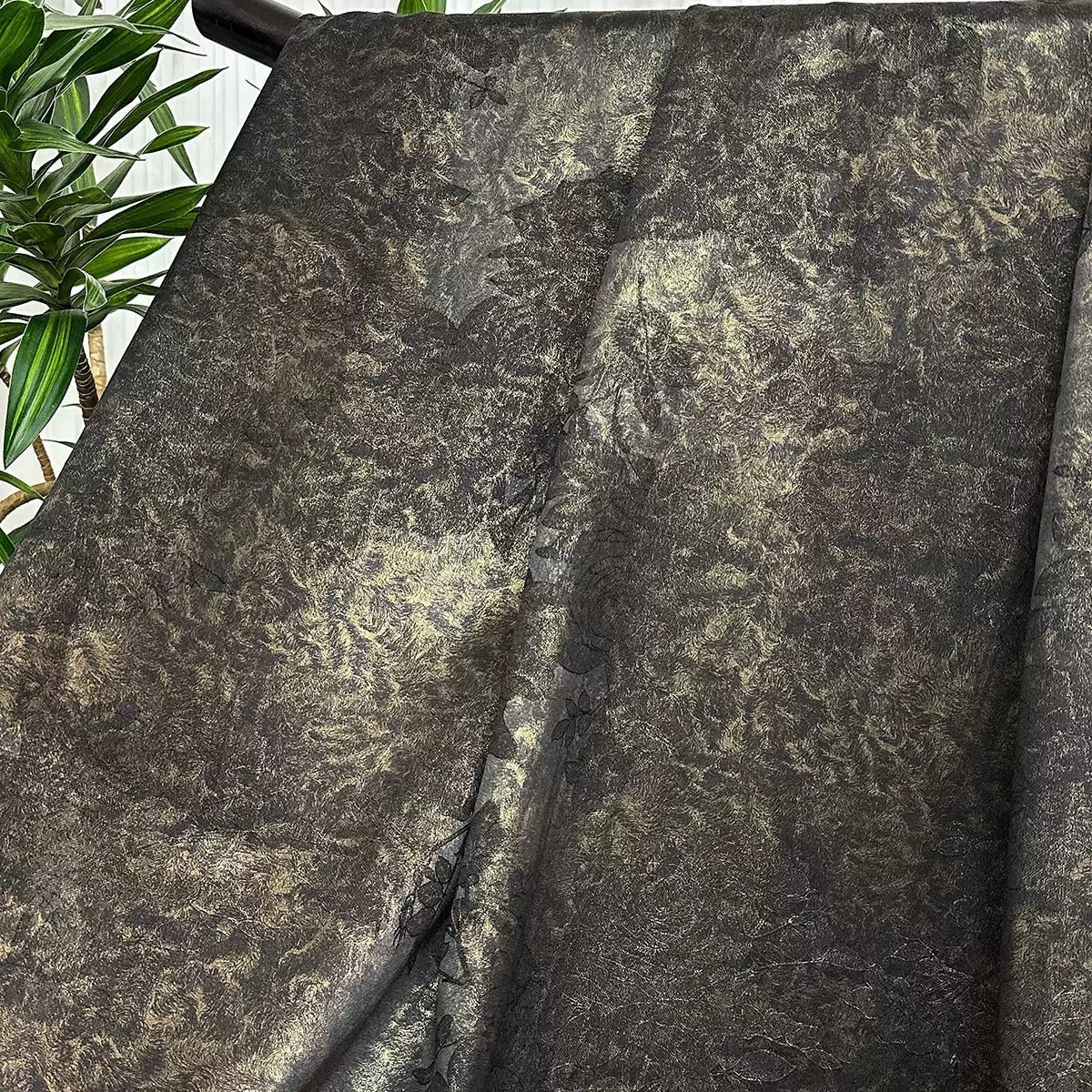 鎏金牡丹 Mud Silk fabric, Jacquard HUALUO, 26 momme 110cm wide by the Yard