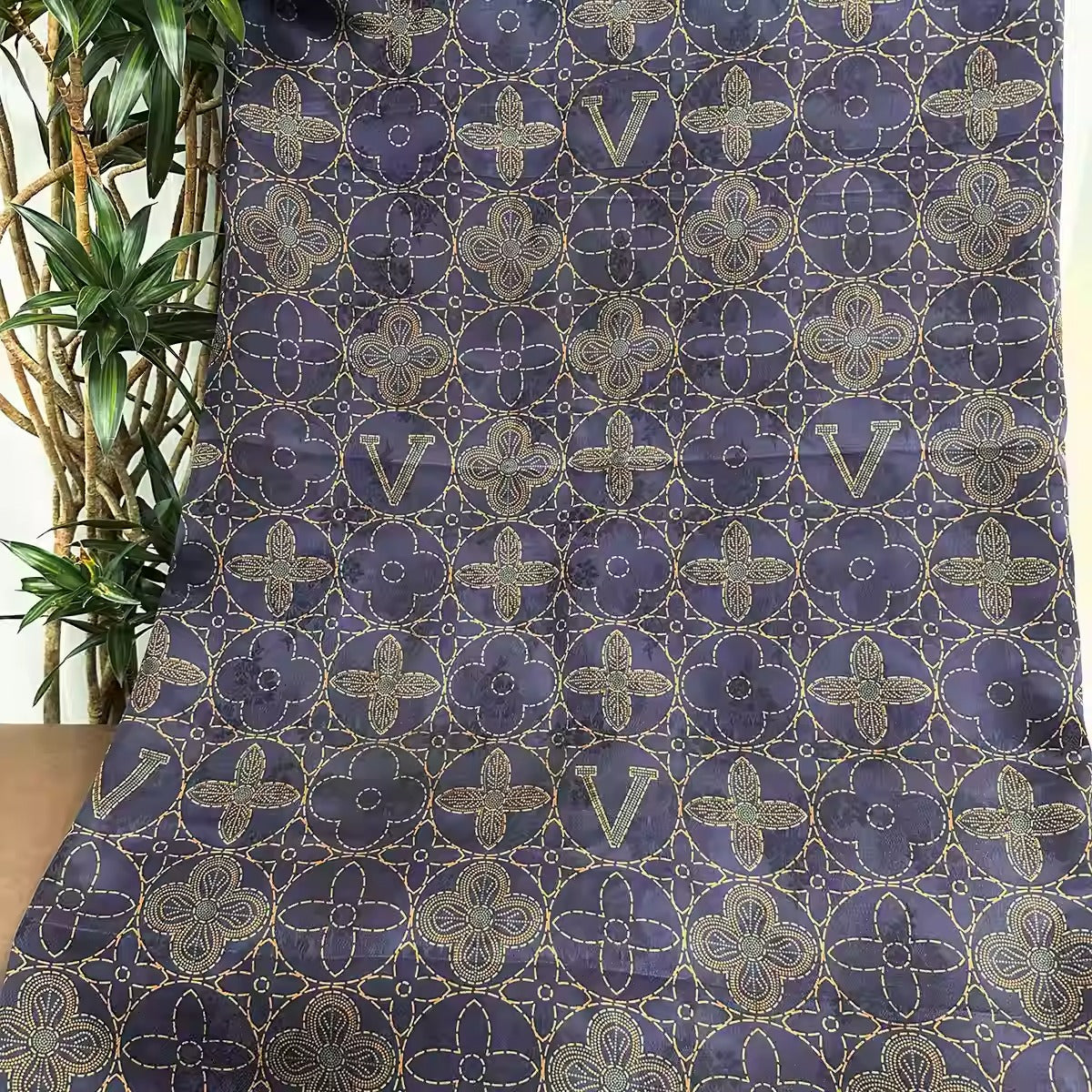 XYHYS 传统纹样- Jacquard HUALUO Hongyunsha silk fabric, 26 momme openwork texture, 110cm by the Yard