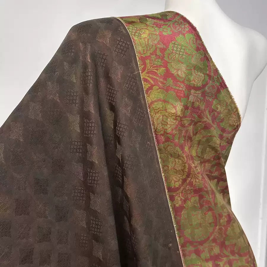 油画  Mud Silk fabric, Jacquard HUALUO, 25 momme 110cm wide by the Yard