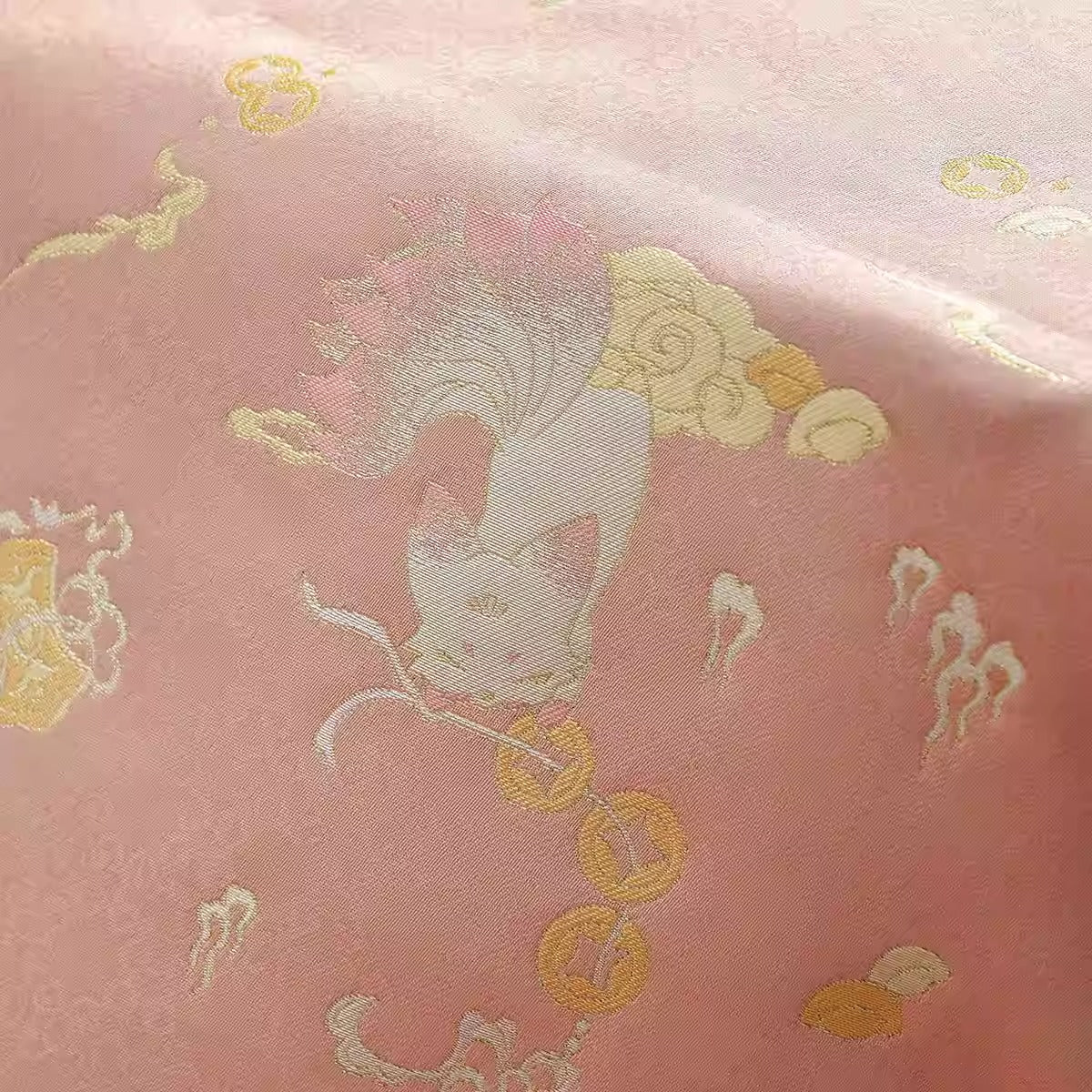 XYLDXSJ 铜线九尾狐粉色 - Gilt-Thread Song Brocade 织金宋锦, 38 momme 140cm wide by the yard