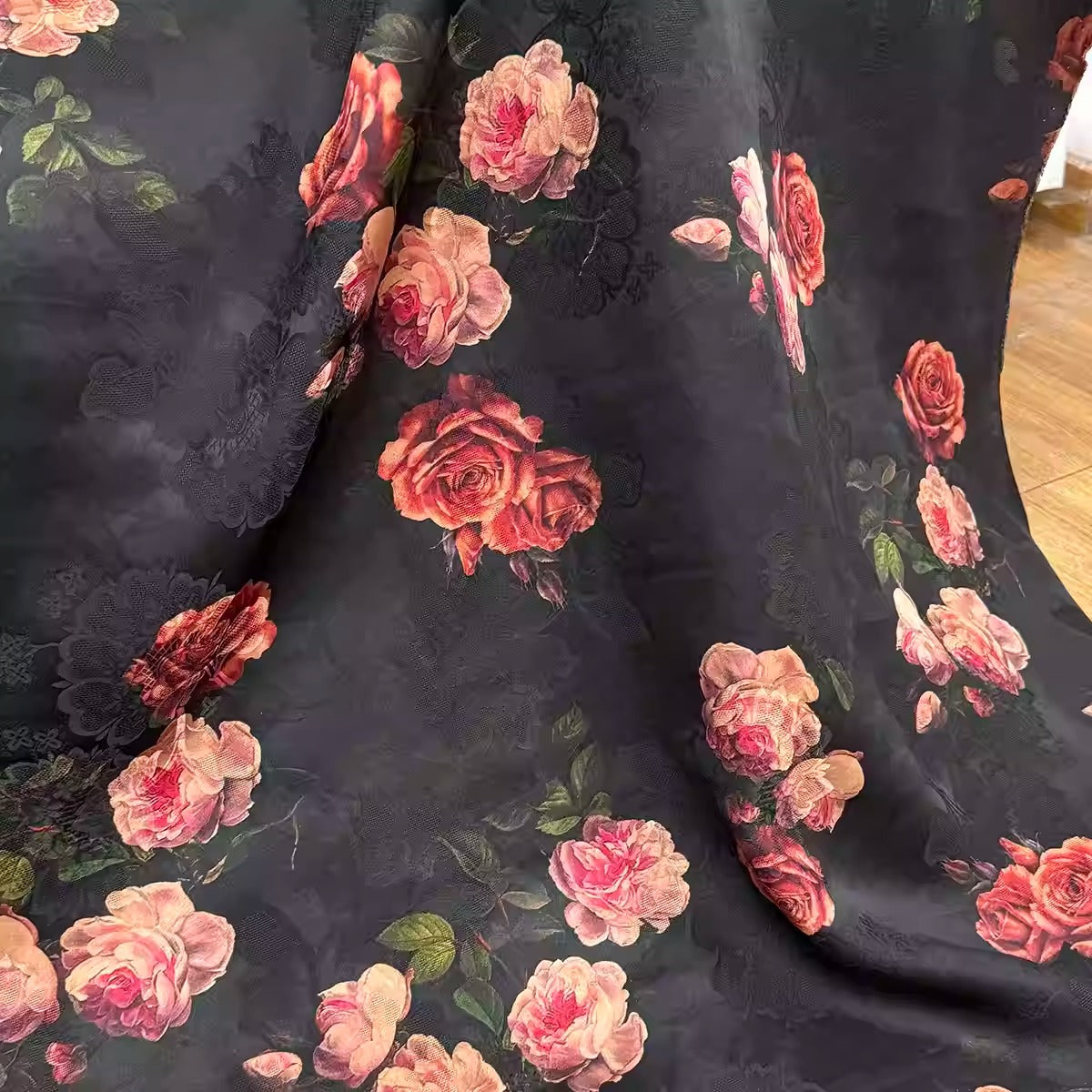 XYHYS邂逅蔷薇 - Jacquard HUALUO Hongyunsha silk fabric, 26 momme openwork texture, 110cm by the Yard