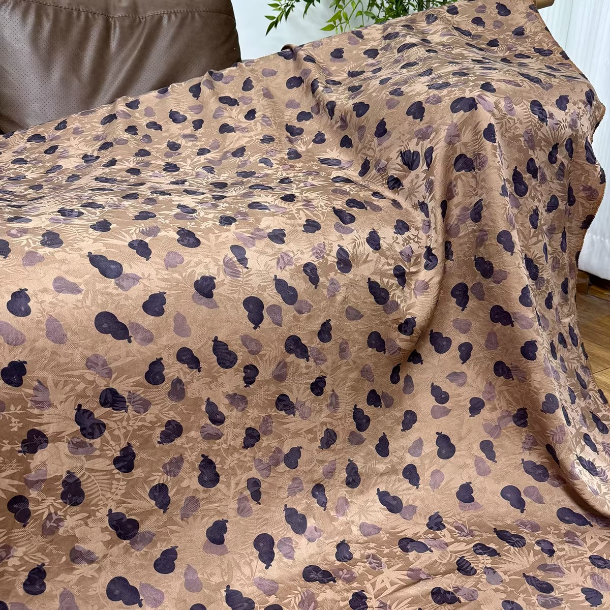 XYHYS 紫葫芦- Jacquard HUALUO Hongyunsha silk fabric, 26 momme openwork texture, 110cm by the Yard