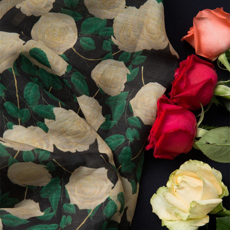 BAIMEIGUI - White Roses Digital Printing 42 Thread Count Ramie Fabric - 140cm wide by the Yard