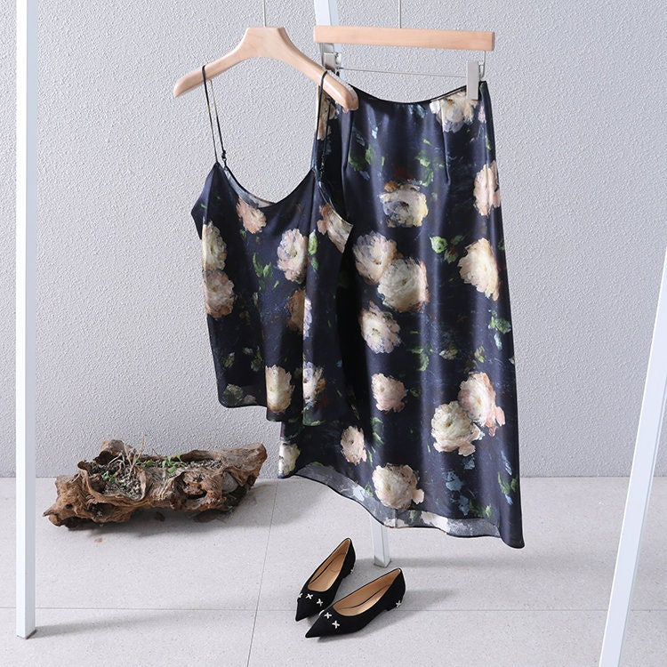 QIANGWEI - 20 momme Rose Print Charmeuse Silk Satin Fabric - 138cm wide by the Yard