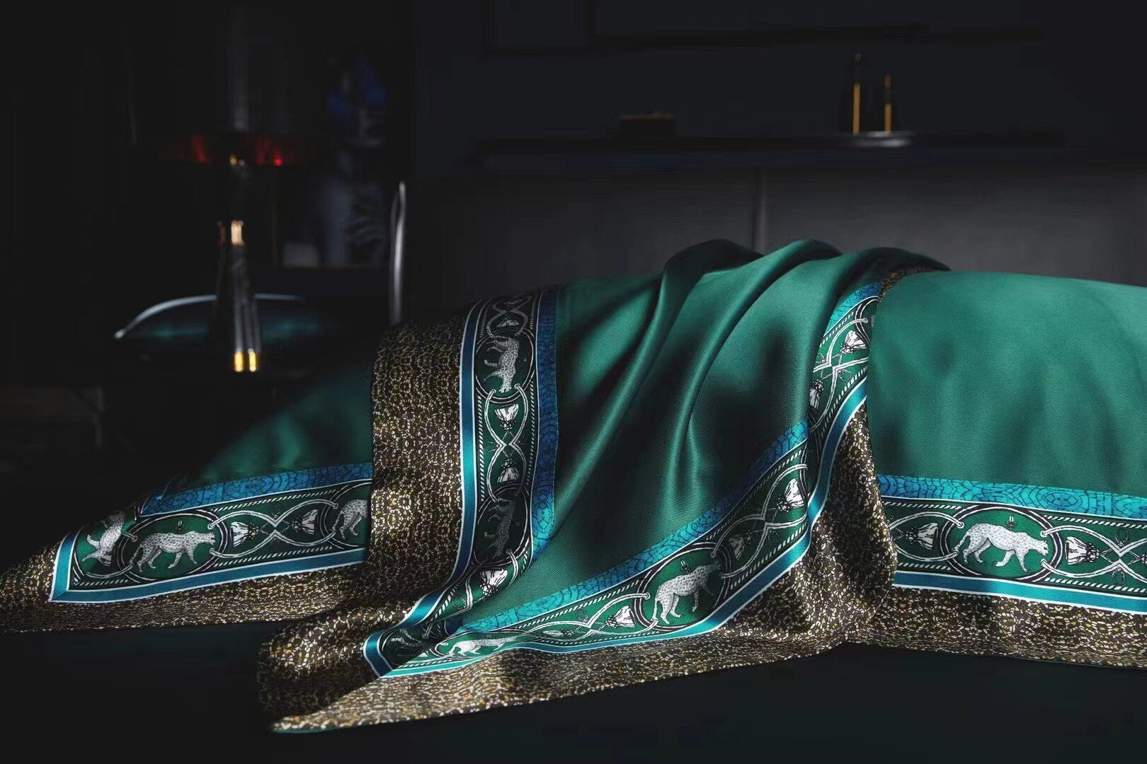 FOREST LEOPARD - 25 Momme 100% Mulberry Silk Duvet Cover