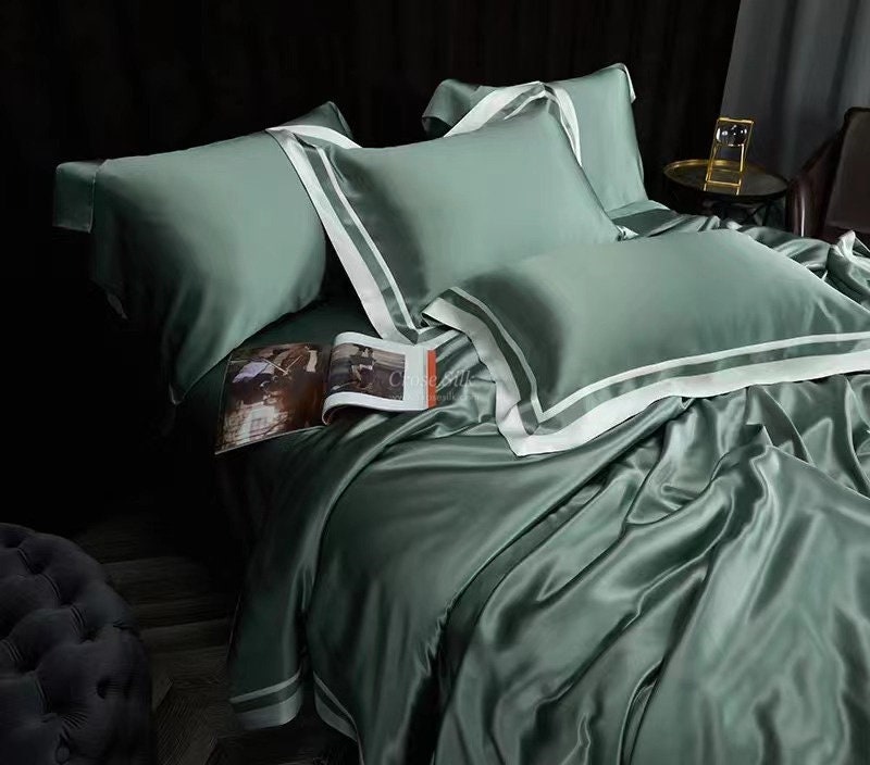 LILY PAD   - 25 Momme Flying Edge Purfle Silk Bedding Set 4pcs
